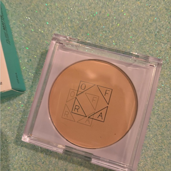 Brand new with Tags Matte Finish Setting Powder - Light Beige - Picture 5 of 14